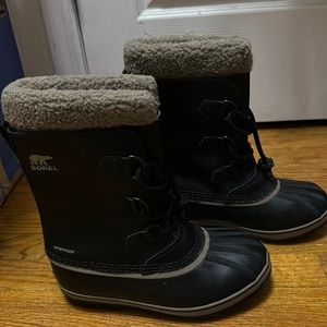 Snow boots
